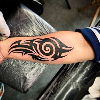 Looking For A Tattoo Artist Who Can Do Tribal Tattooing?